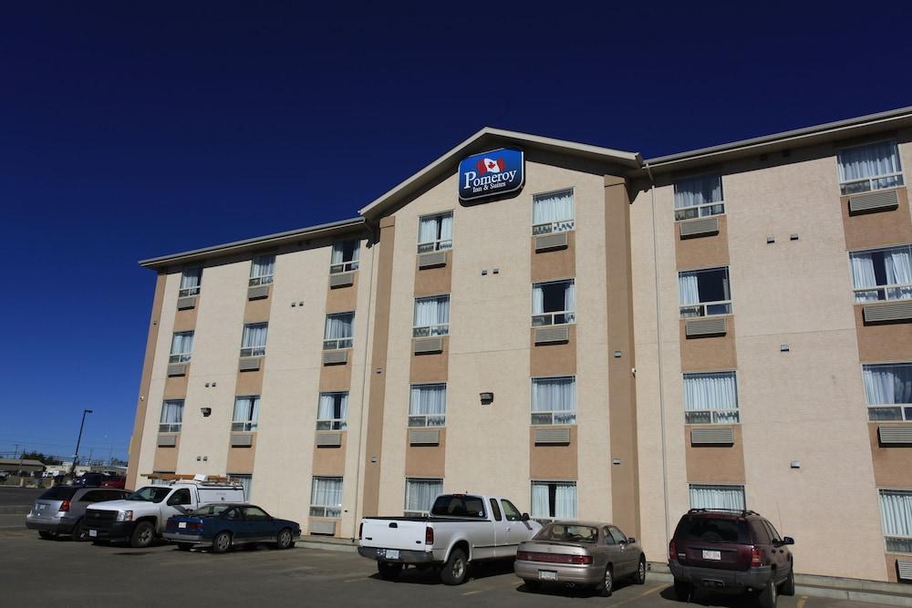 Pomeroy Inn & Suites Fort St. John Exterior photo